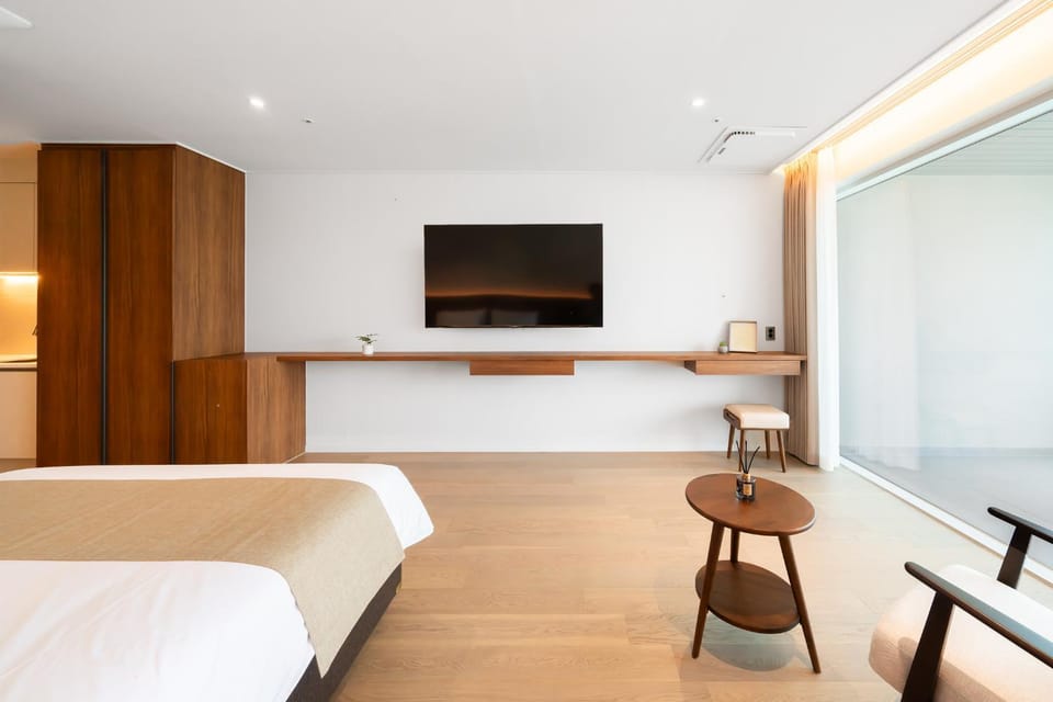 TV and multimedia, Seating area