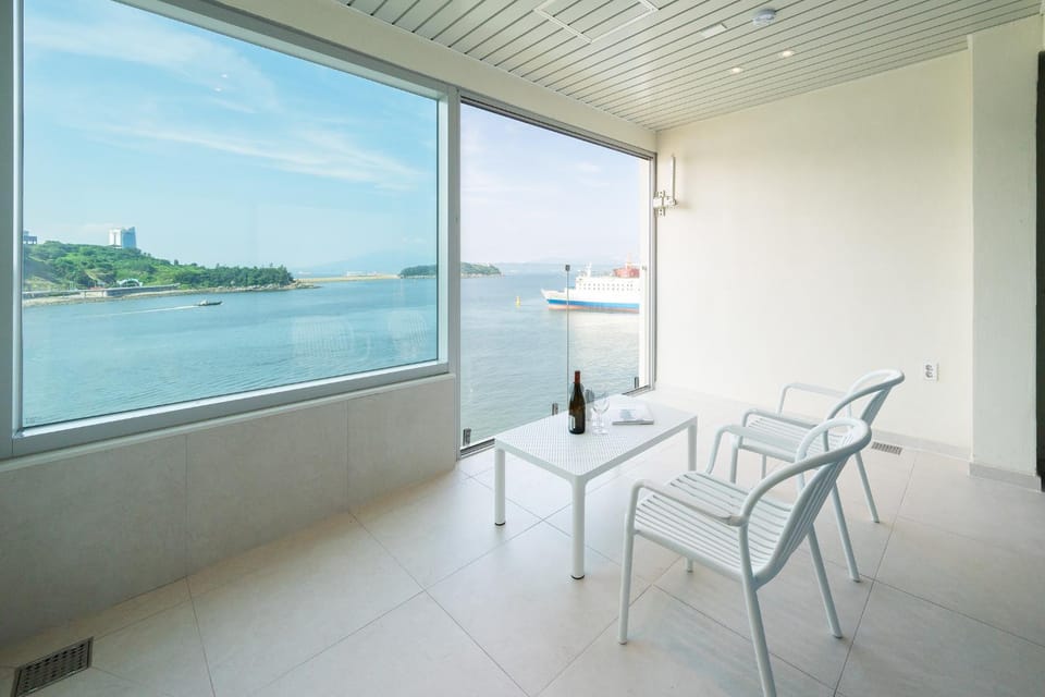 Natural landscape, Balcony/Terrace, Sea view