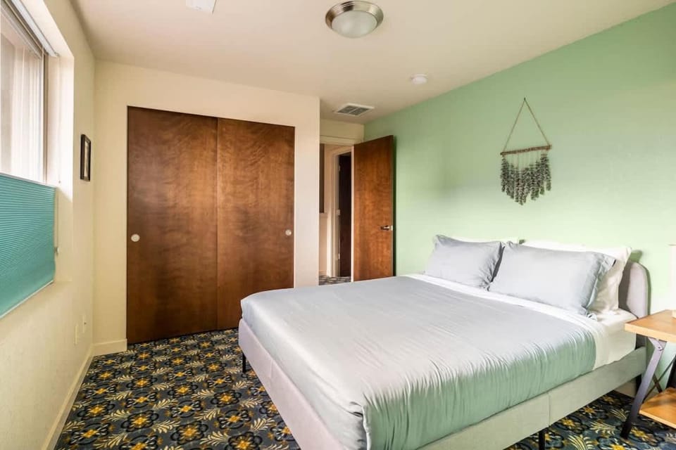 Stay Portland - Modern 4 BR Home Walkable to Alberta and more House in Portland