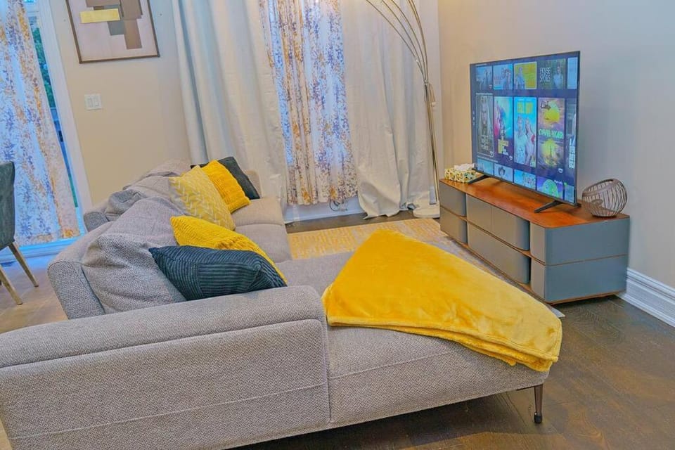 Communal lounge/ TV room, TV and multimedia, Living room, Seating area