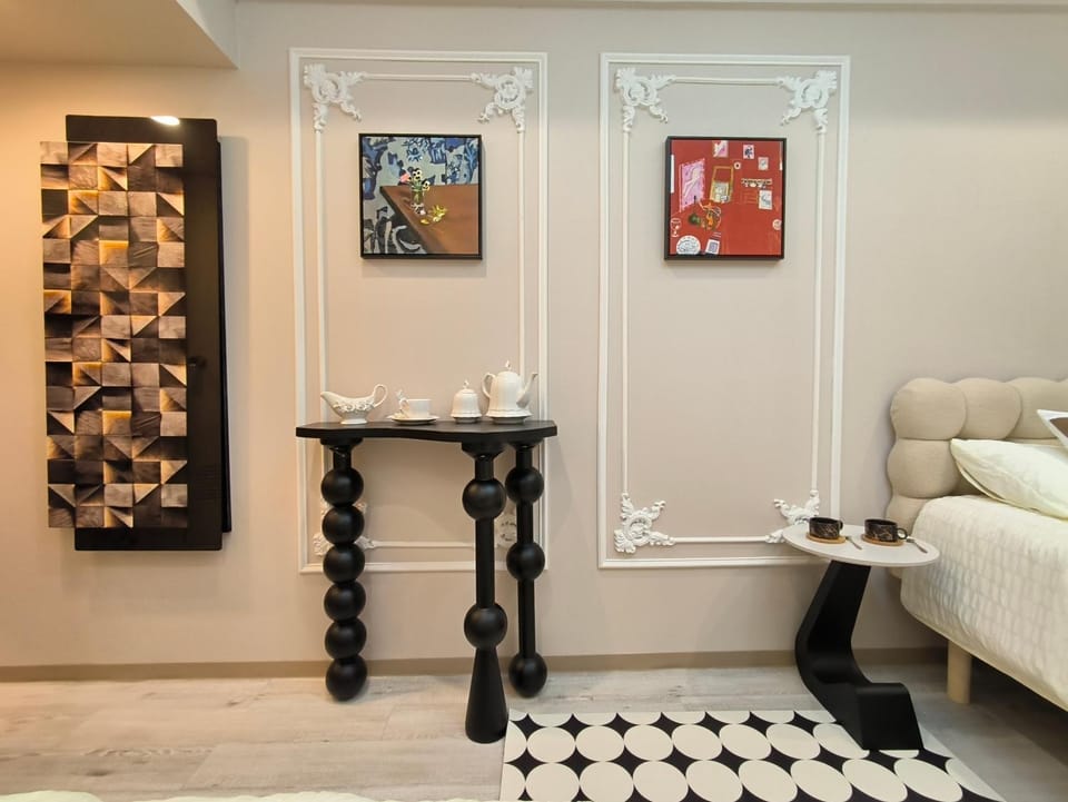 Decorative detail, Seating area