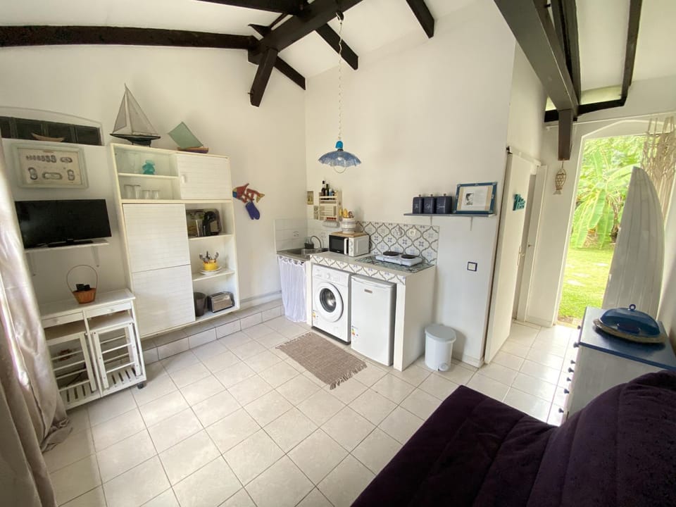 Studio Piscine Privée - 1 min à pied de la plage Apartment in Martinique