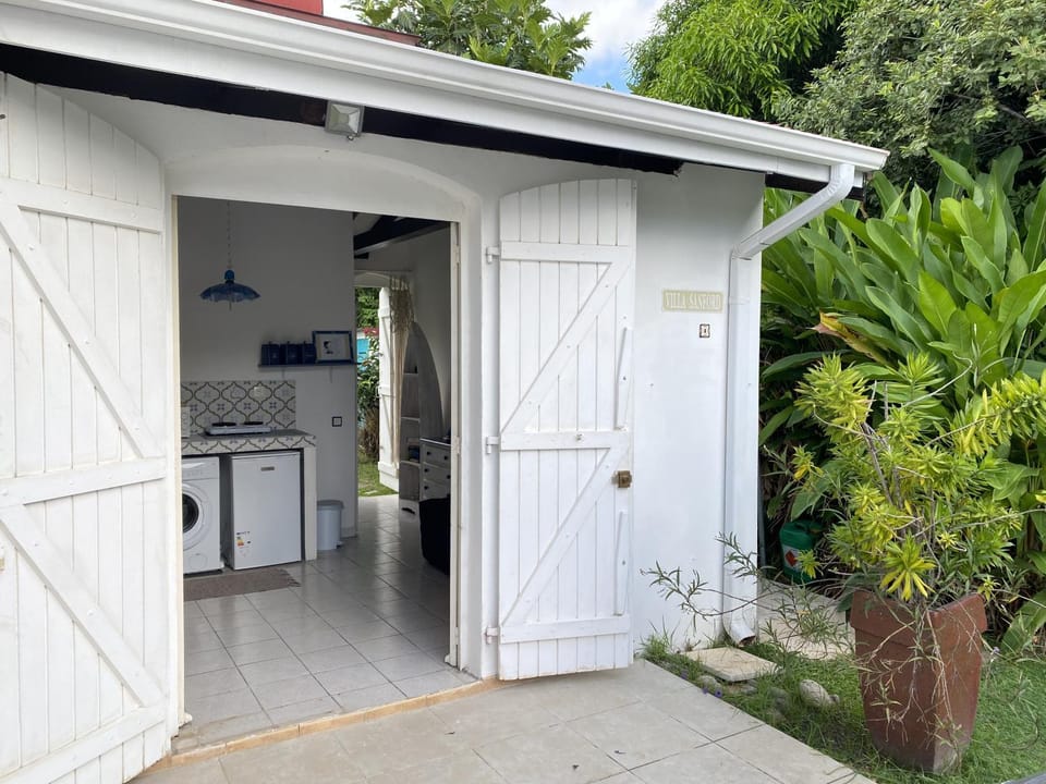 Studio Piscine Privée - 1 min à pied de la plage Apartment in Martinique