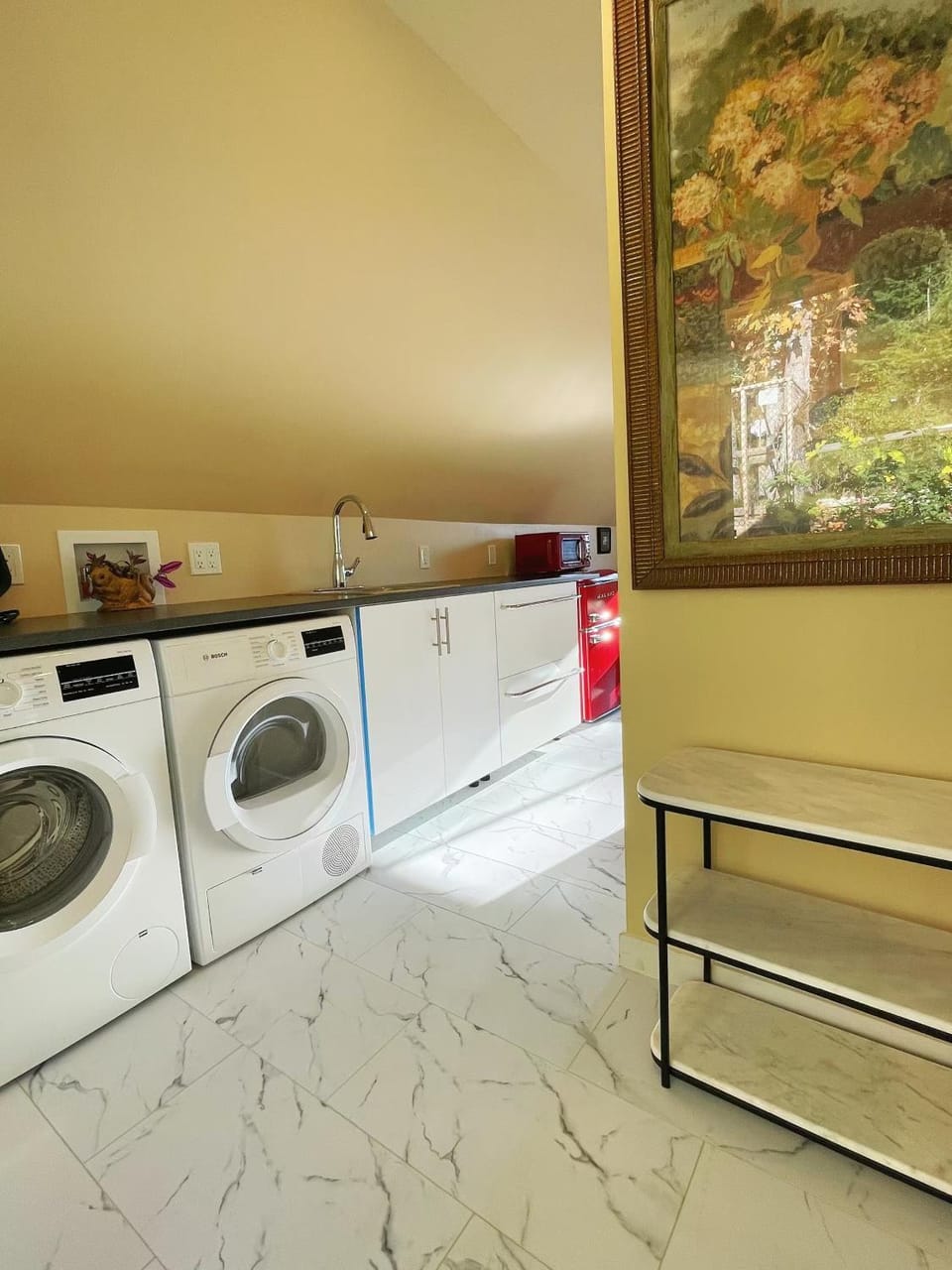 Kitchen or kitchenette, washing machine, dryer