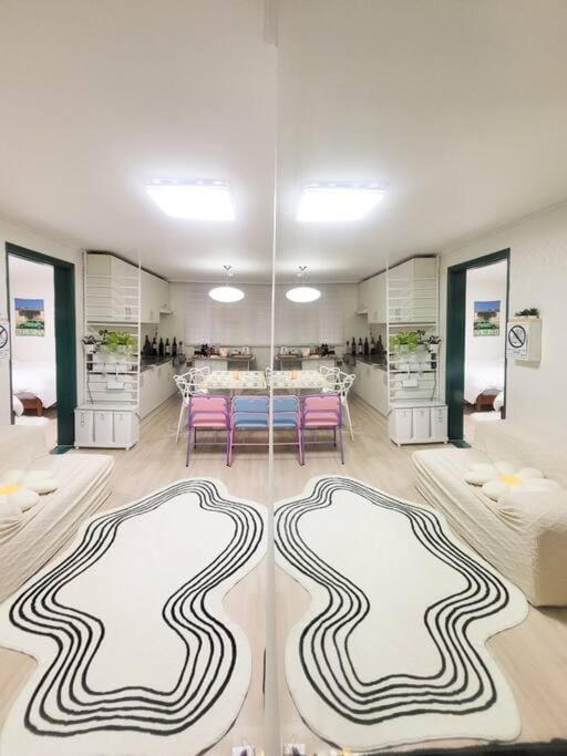 Seating area, Dining area