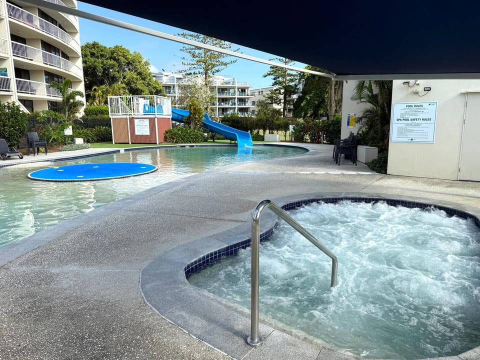 Hot Tub, Swimming pool