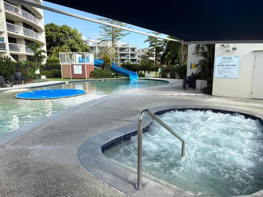 Hot Tub, Swimming pool