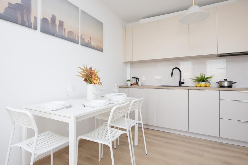 Kitchen or kitchenette, Dining area, stove