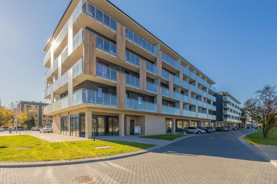 Property building, Day, Neighbourhood, Location