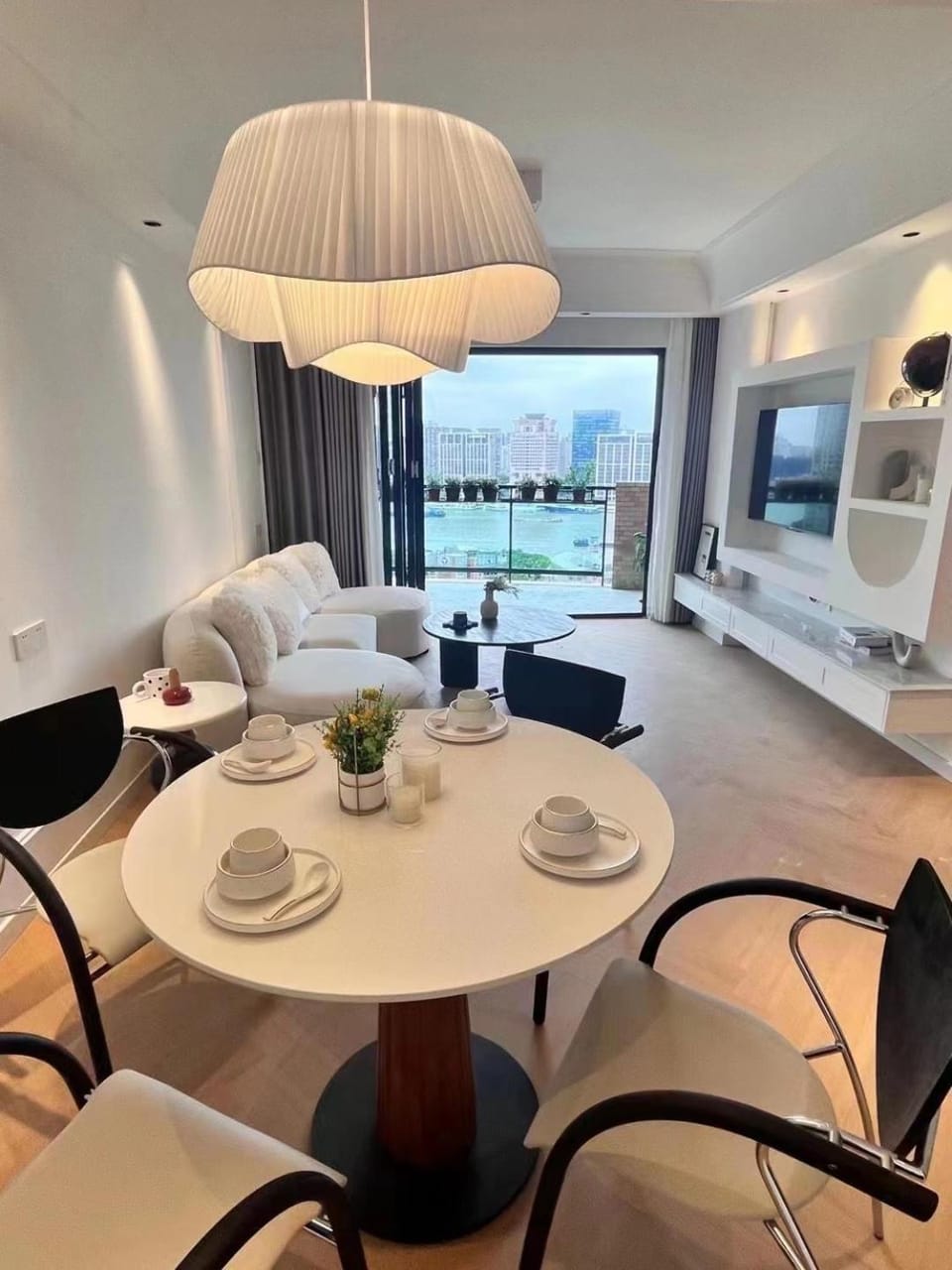 TV and multimedia, Living room, Seating area, Dining area