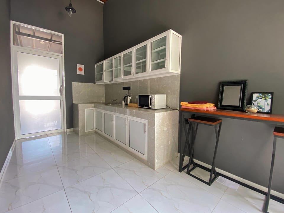 Coffee/tea facilities, Kitchen or kitchenette, oven