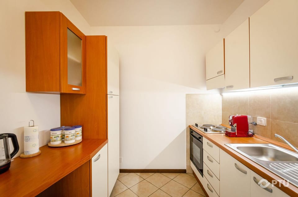 Coffee/tea facilities, Kitchen or kitchenette, oven, pet friendly, stove