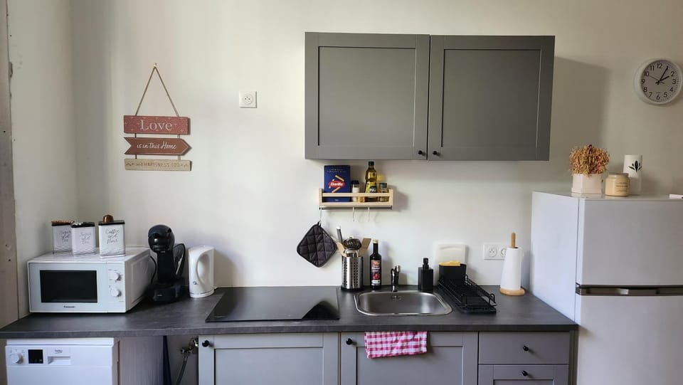 Kitchen or kitchenette, stove, kitchen