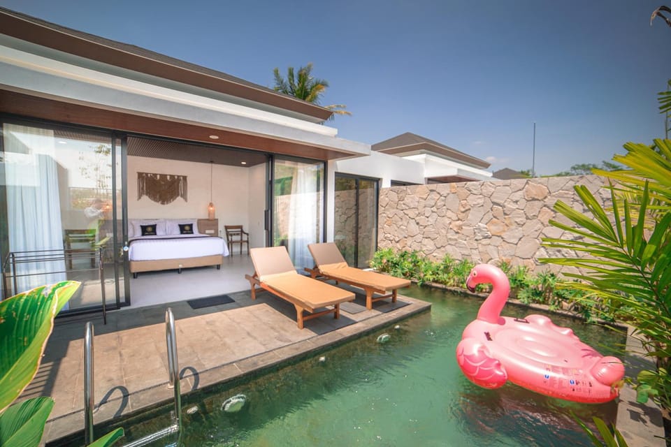 Balcony/Terrace, Pool view, Swimming pool, sunbed