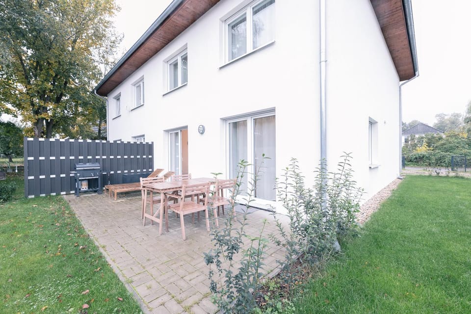 Property building, BBQ facilities, Garden, Balcony/Terrace, Seating area, Garden view