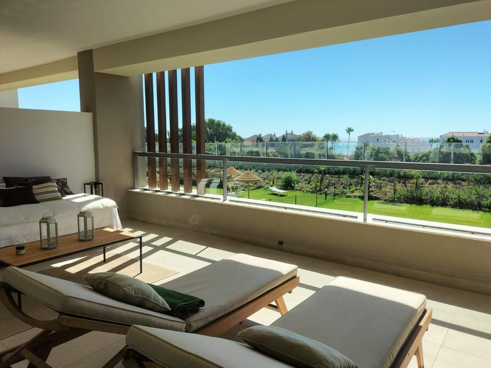 Balcony/Terrace, sunbed