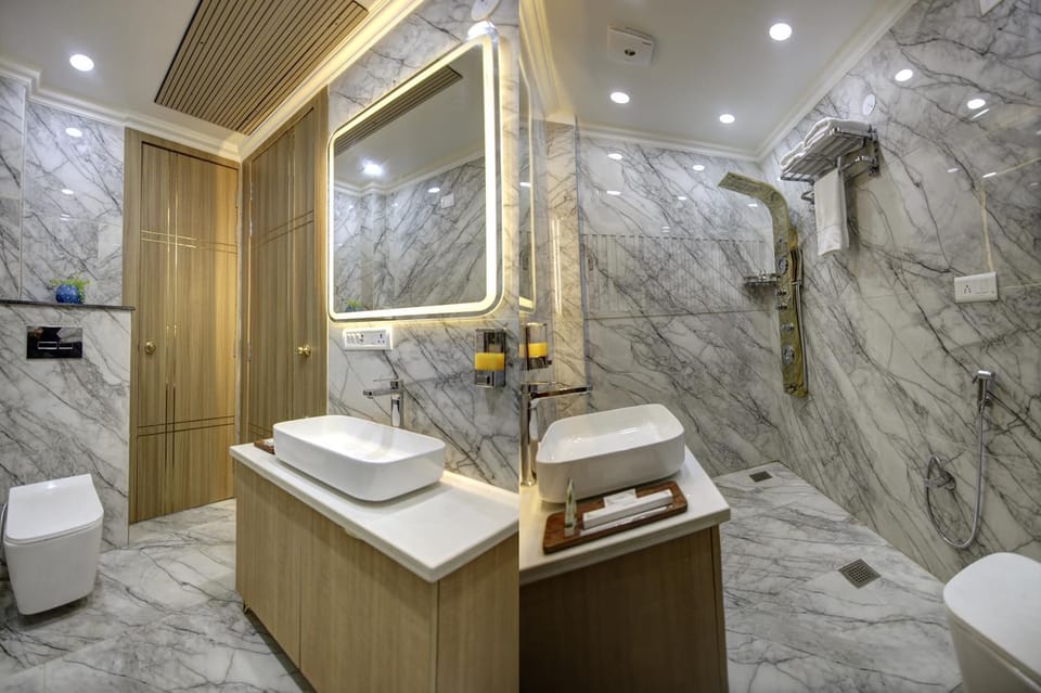 Toilet, Bathroom, towels