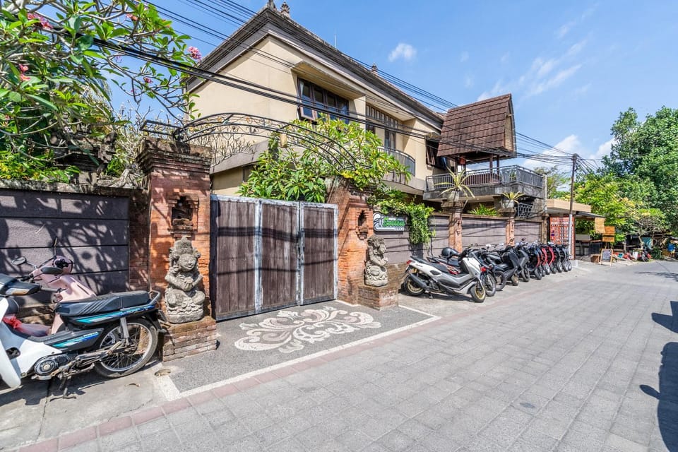 Property building, Day, Neighbourhood, Street view, Quiet street view