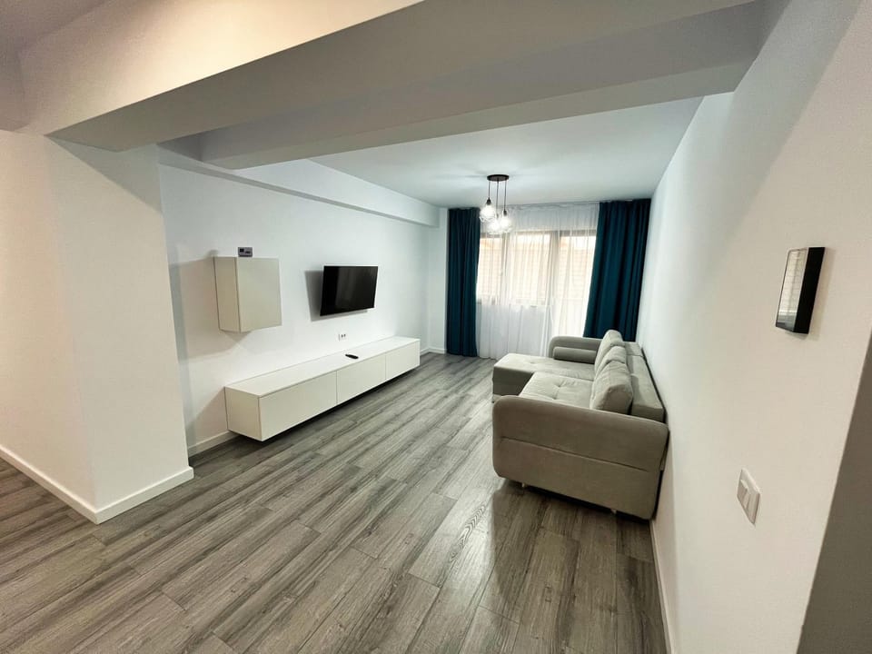 Communal lounge/ TV room, TV and multimedia, Living room, Seating area, Evening entertainment