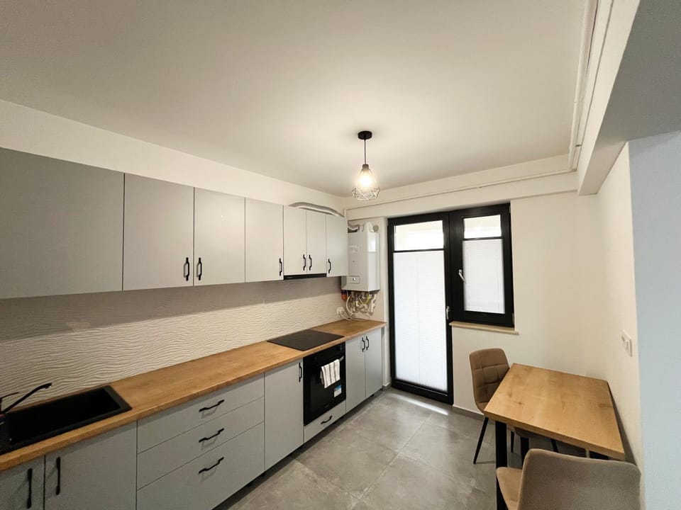 Kitchen or kitchenette, Dining area, oven, stove