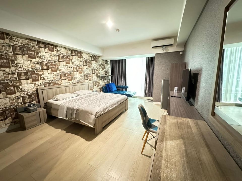 Bed, Seating area