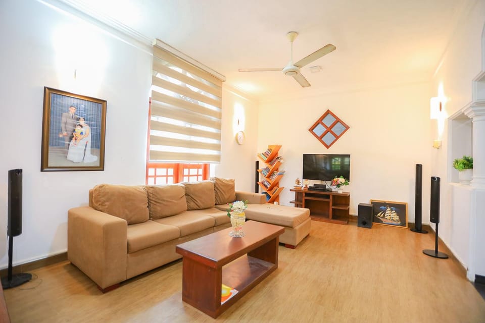 Communal lounge/ TV room, TV and multimedia, Living room, Seating area, Evening entertainment