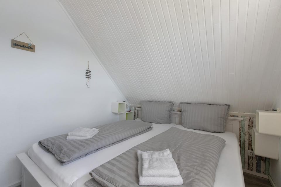 Property building, Living room, Bedroom