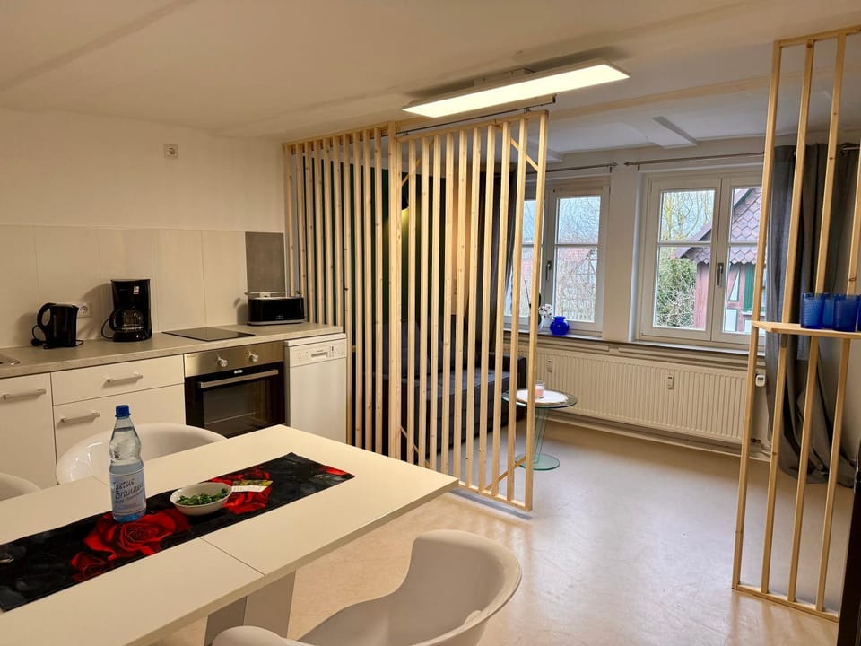 Kitchen or kitchenette, Dining area