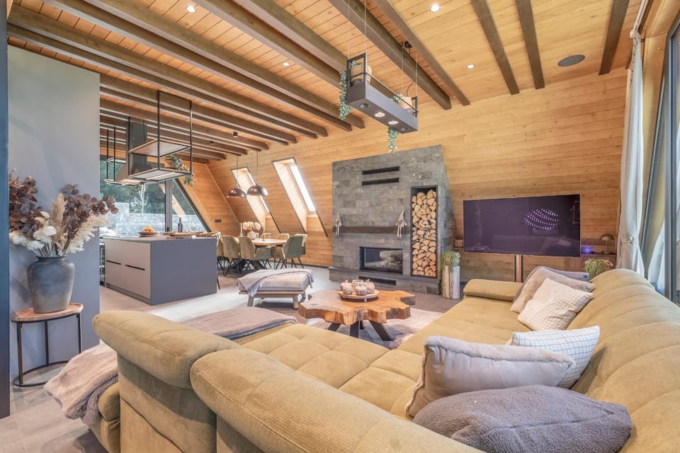 TV and multimedia, Living room, Seating area