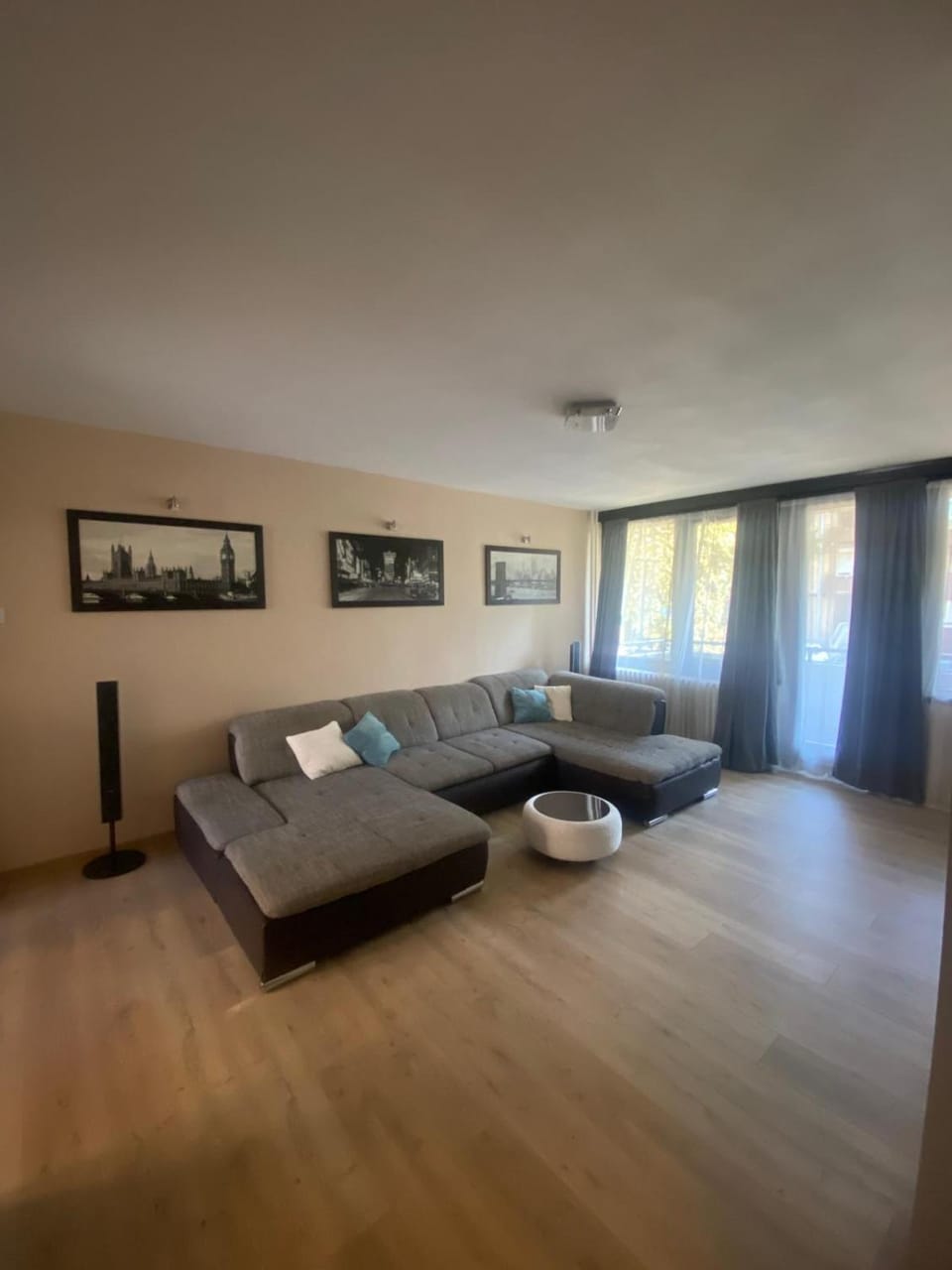 TV and multimedia, Living room, Seating area, Evening entertainment