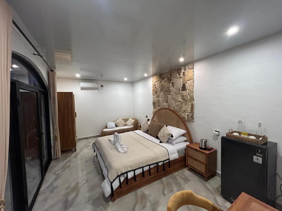 Bed, Bedroom, towels, air conditioner