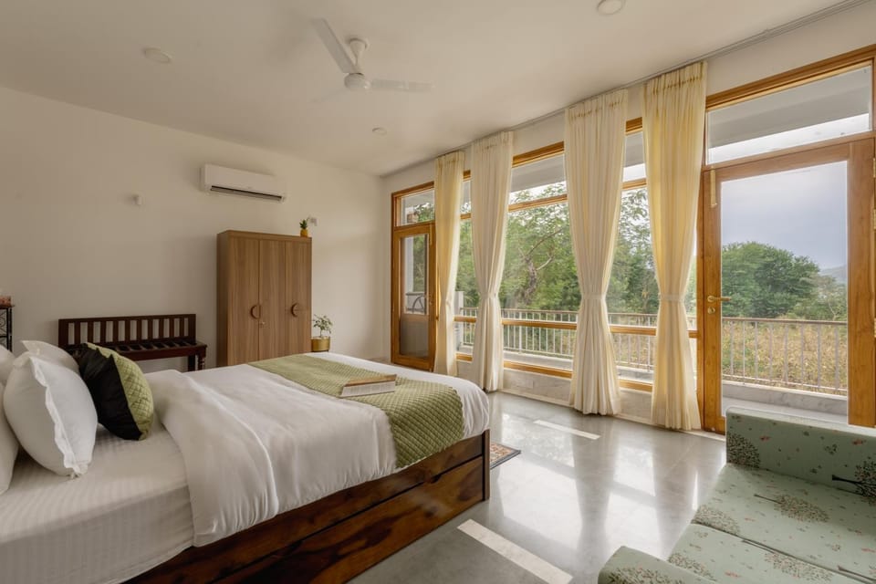 Bed, Photo of the whole room, Bedroom, internet, wardrobe, air conditioner
