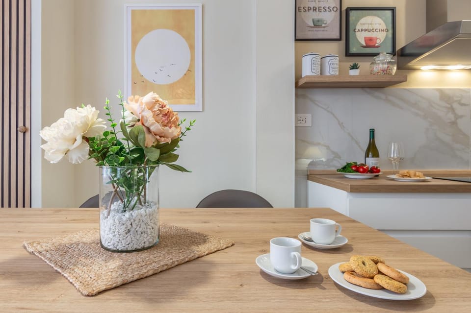 Coffee/tea facilities, Kitchen or kitchenette, Dining area