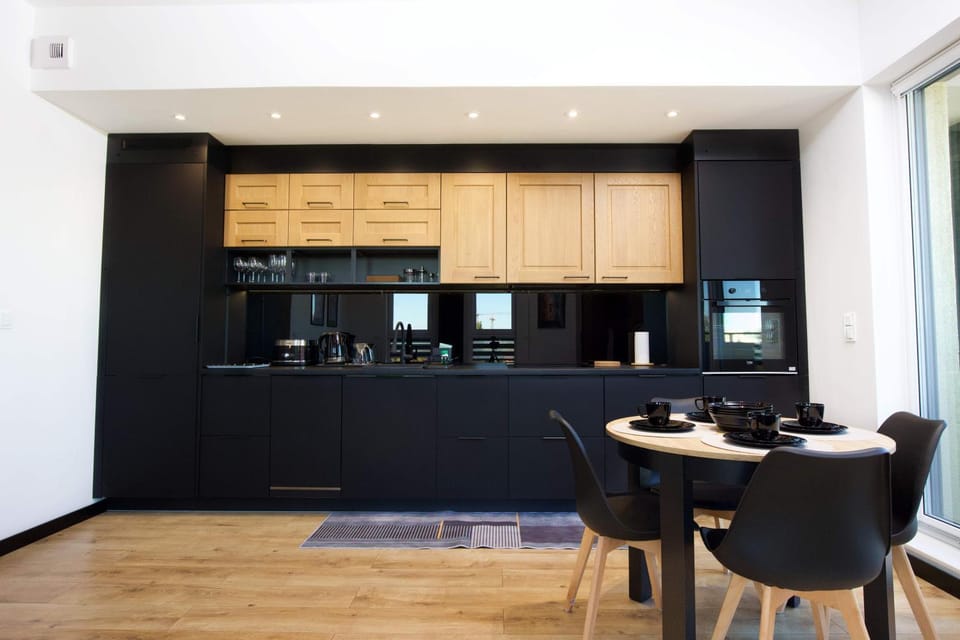 Coffee/tea facilities, Kitchen or kitchenette, Dining area
