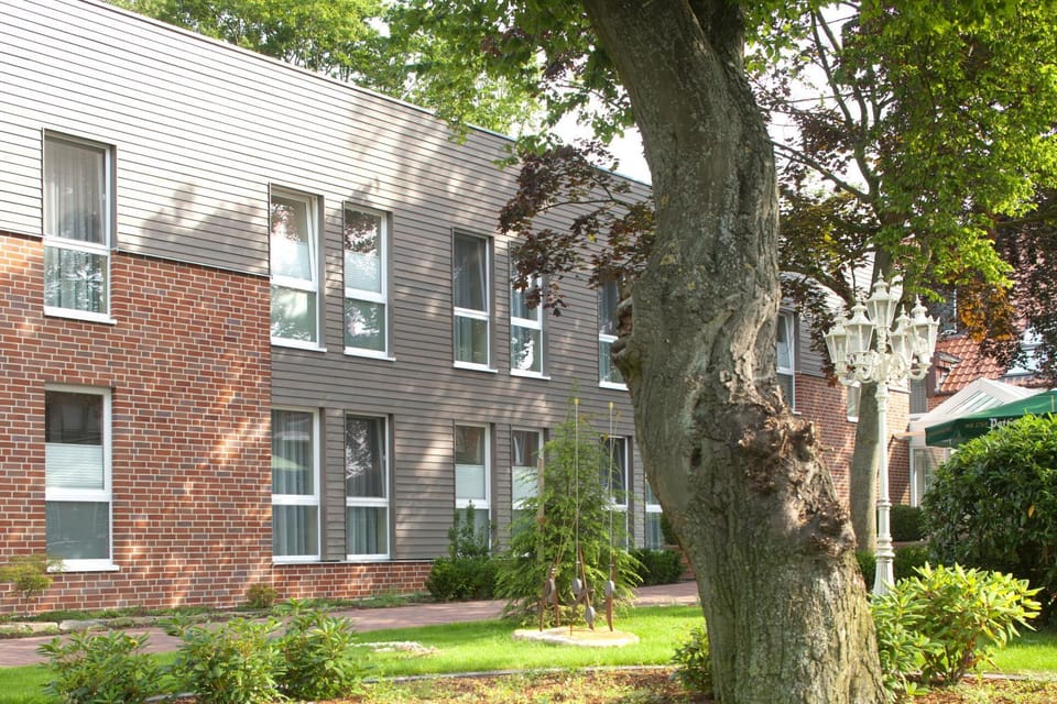 Property building, Facade/entrance, Garden