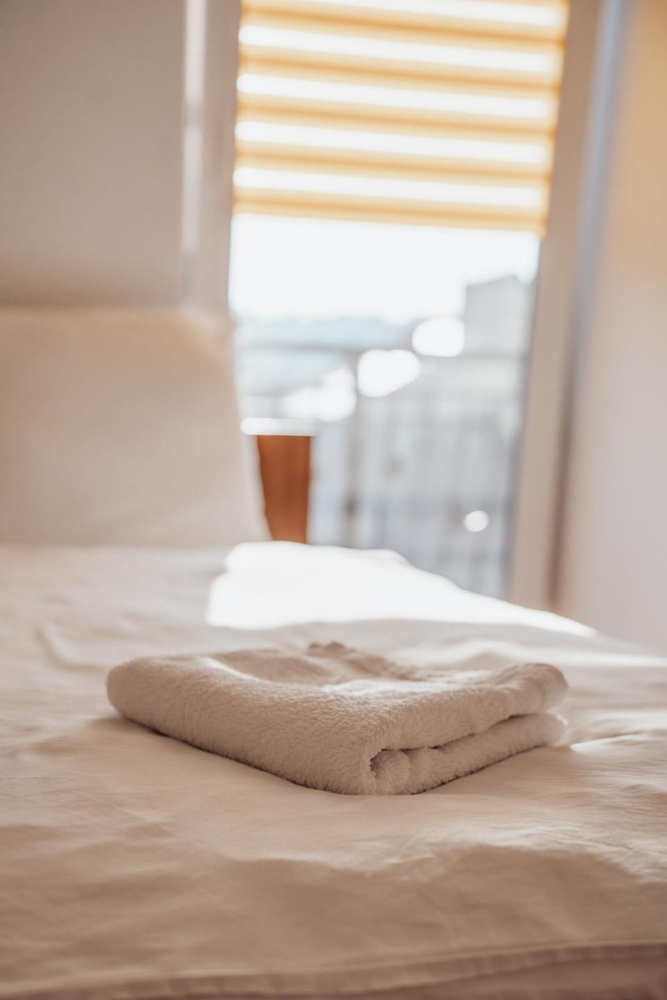 Bed, towels