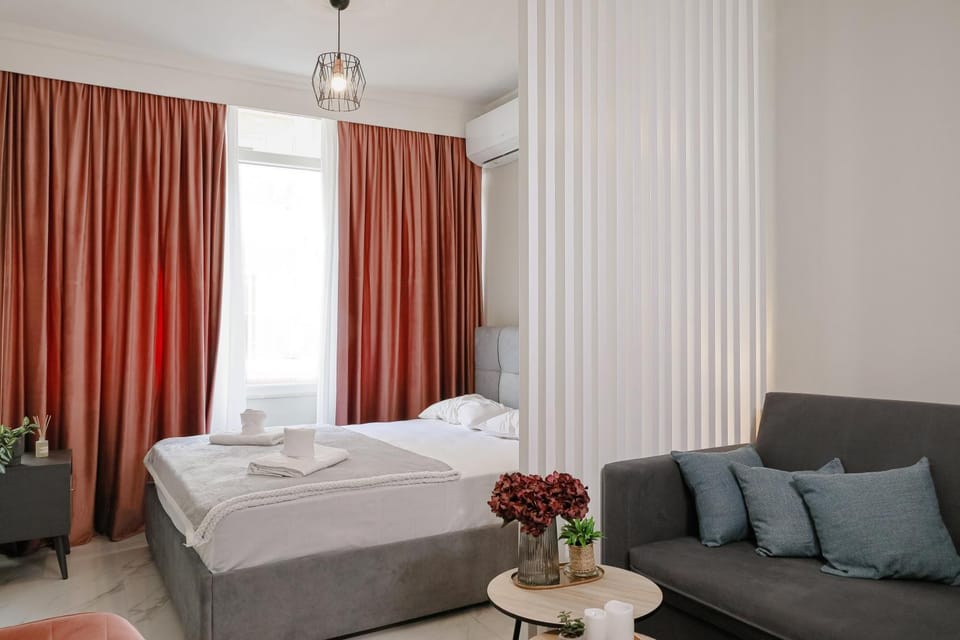 Bed, Living room, Photo of the whole room, Bedroom