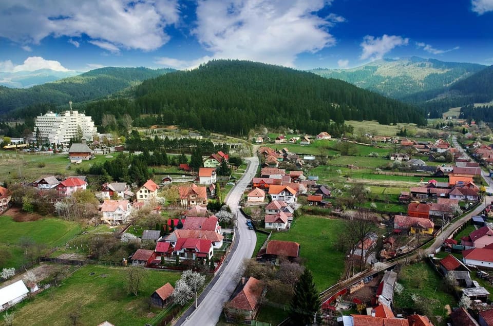 Property building, Nearby landmark, Neighbourhood, Natural landscape