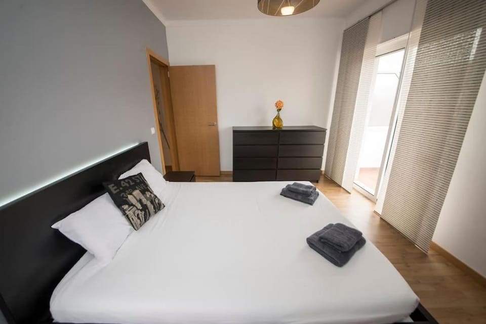 Ocean Avenue Apt, beach, surf, golf, sunsets,walks Apartment in Setubal District