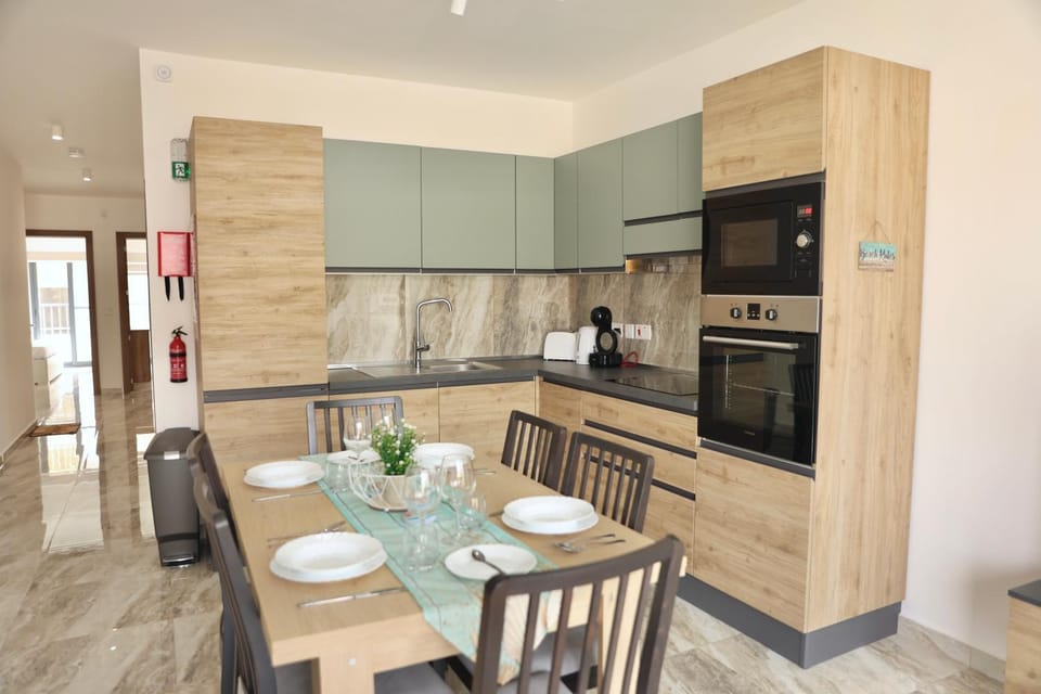 Coffee/tea facilities, Kitchen or kitchenette, Living room, Dining area, pet friendly, stove