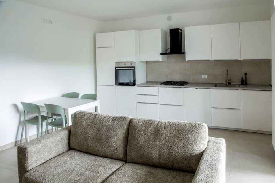 Kitchen or kitchenette, Living room, Seating area, Dining area, dishwasher, oven, pet friendly, stove