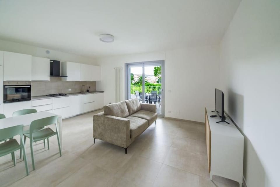 TV and multimedia, Kitchen or kitchenette, Living room, Dining area, oven, pet friendly, stove