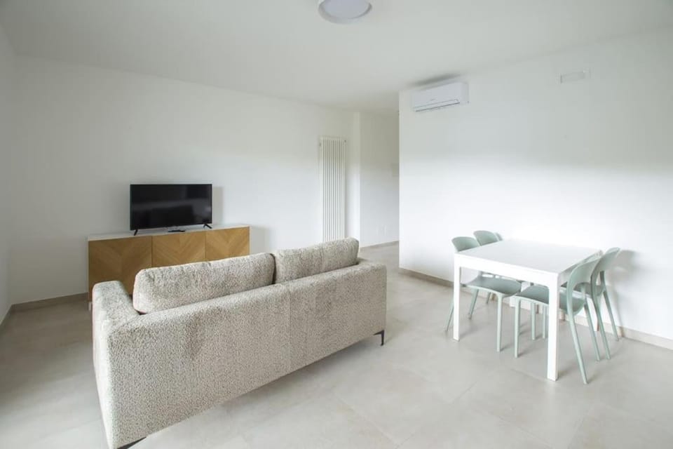TV and multimedia, Living room, Seating area, air conditioner