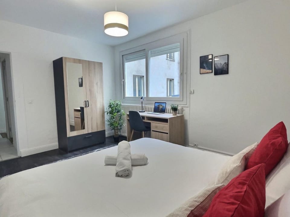 Plein centre 8pers 4ch 2sdb, Terrasse, billard Angers ROE Apartment in Angers