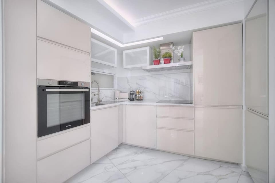 Seabatical Apartment by the beach, 2Bed and 2Baths Apartment in Cannes