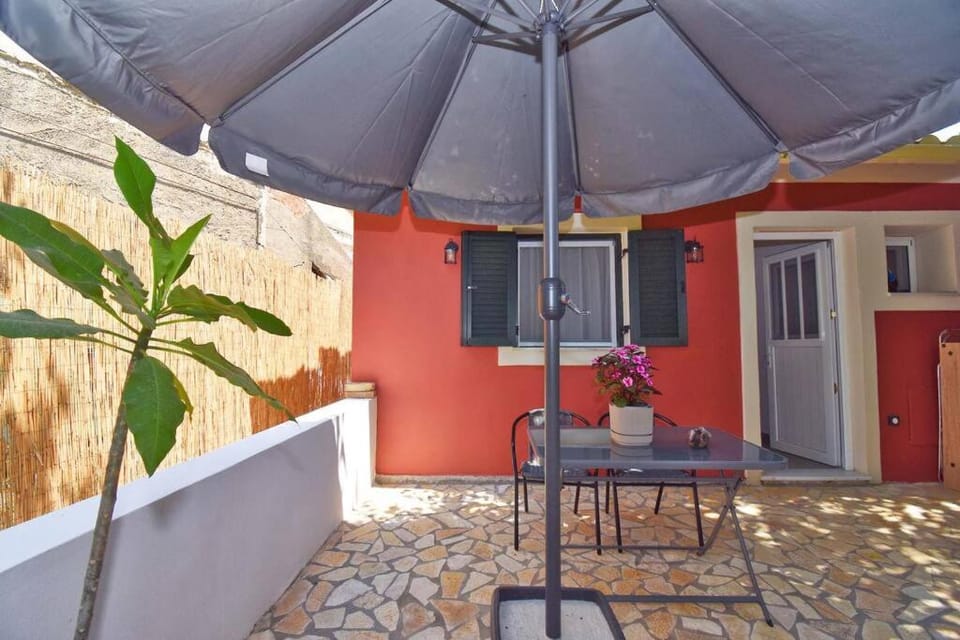 Property building, Day, Balcony/Terrace