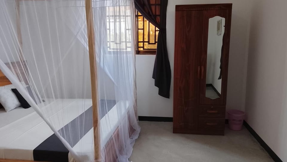 Photo of the whole room, Bedroom, wardrobe