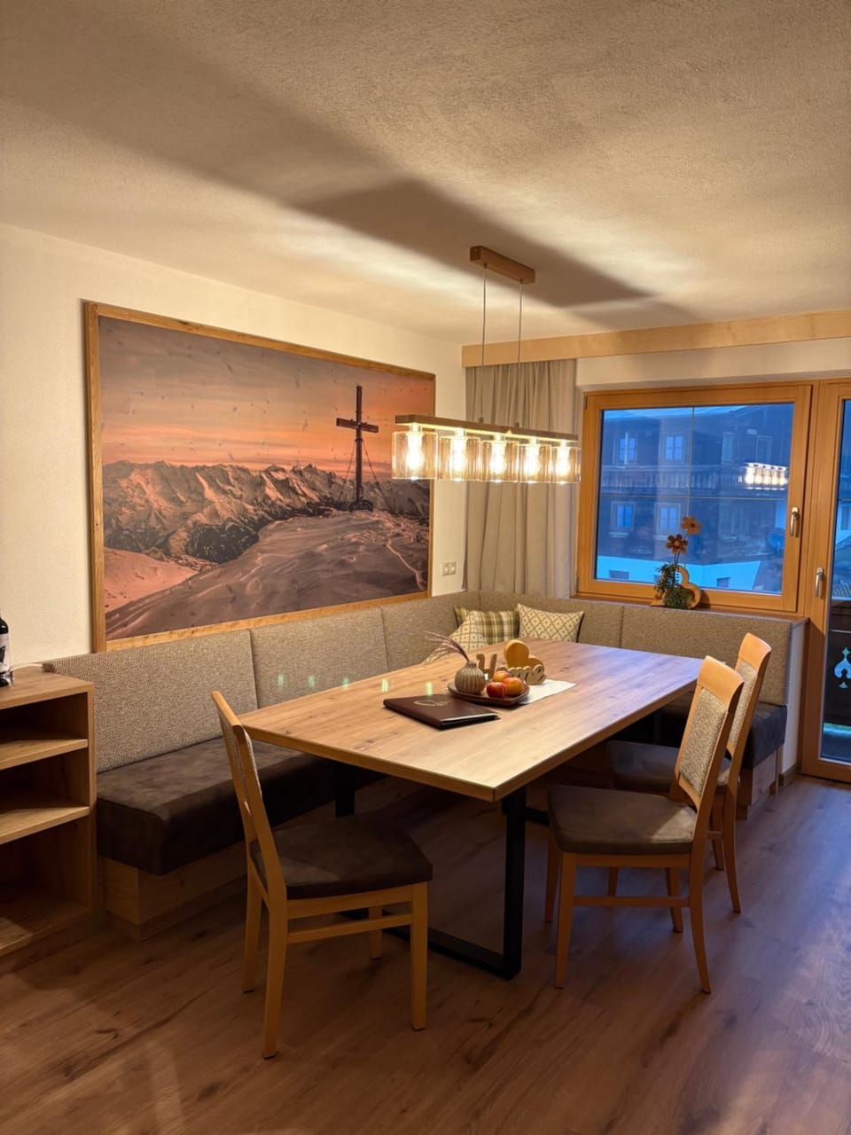 Seating area, Dining area