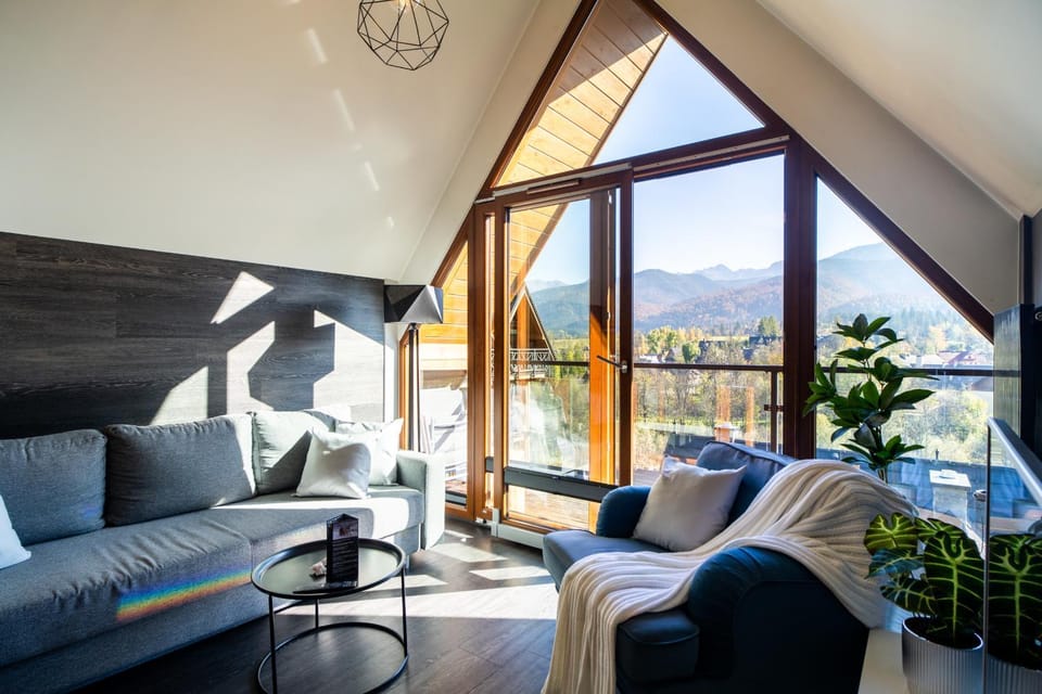 Balcony/Terrace, Living room, Seating area, Mountain view