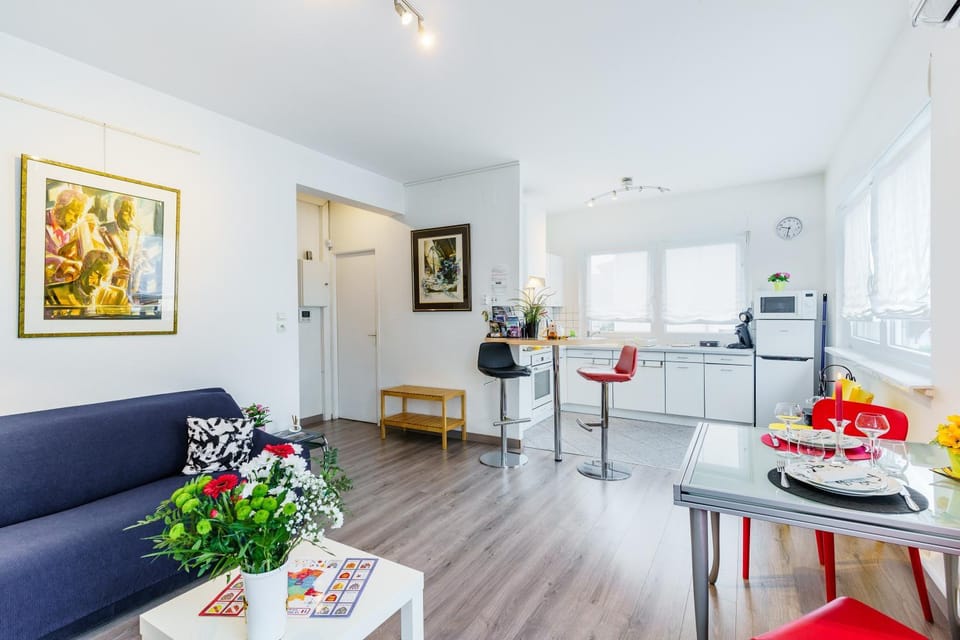 Kitchen or kitchenette, Living room, Dining area